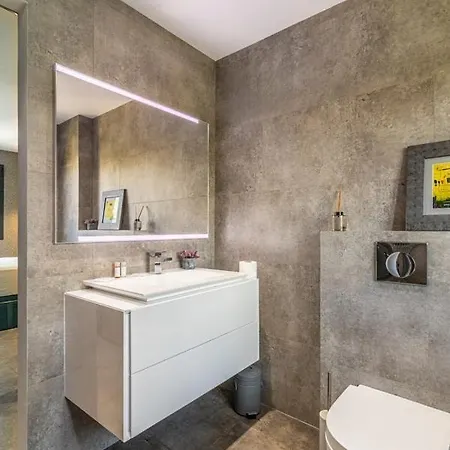 Vista: Luxury Duplex W/ Panoramic Terrace *