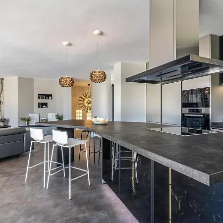 Vista: Luxury Duplex W/ Panoramic Terrace Апартаменты